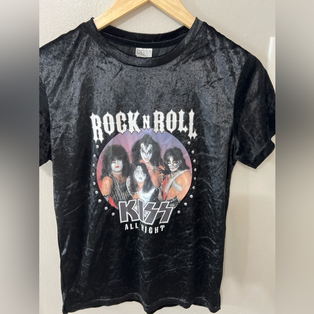 KISS Rock & Roll All Night Crushed Velvet Graphic Tee – Size M